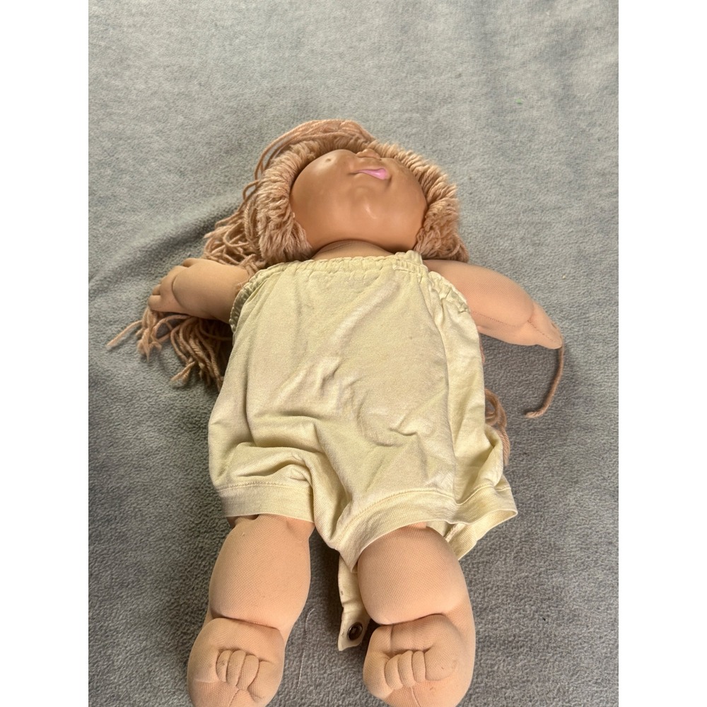 Vintage 1985 Cabbage Patch Kids Doll Green Eyes Yarn Hair Xavier Roberts 16"